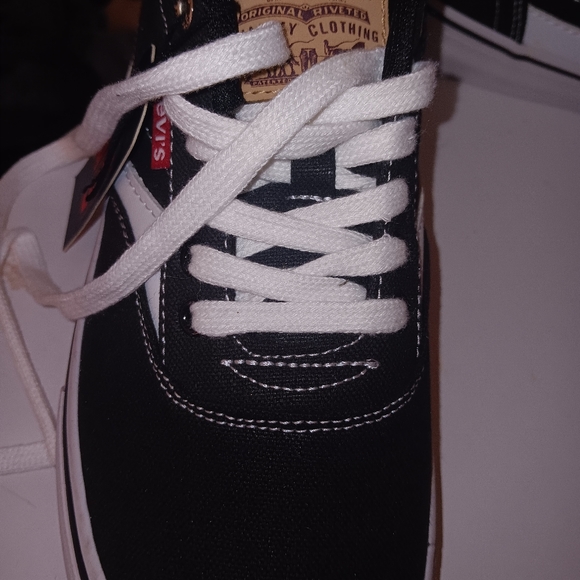 These are levis shoes - Picture 2 of 4